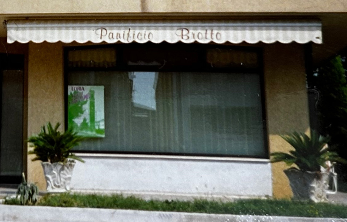 Vetrina Novecento Panificio Brotto